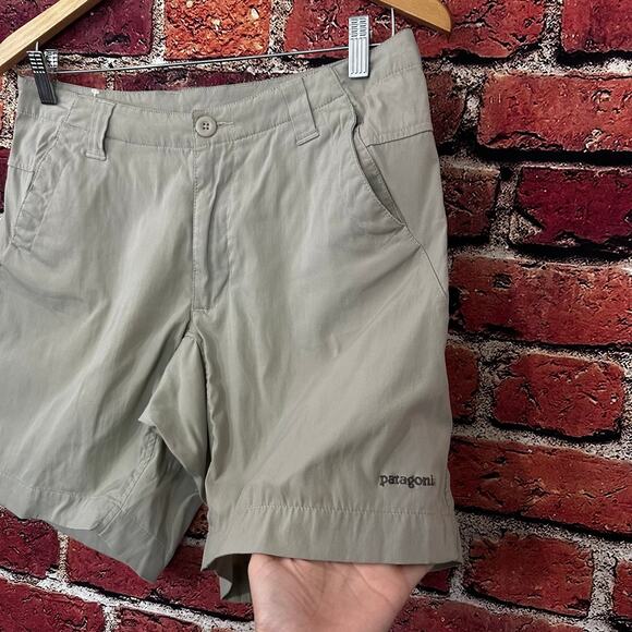 Women’s Patagonia khaki shorts - Picture 3 of 7